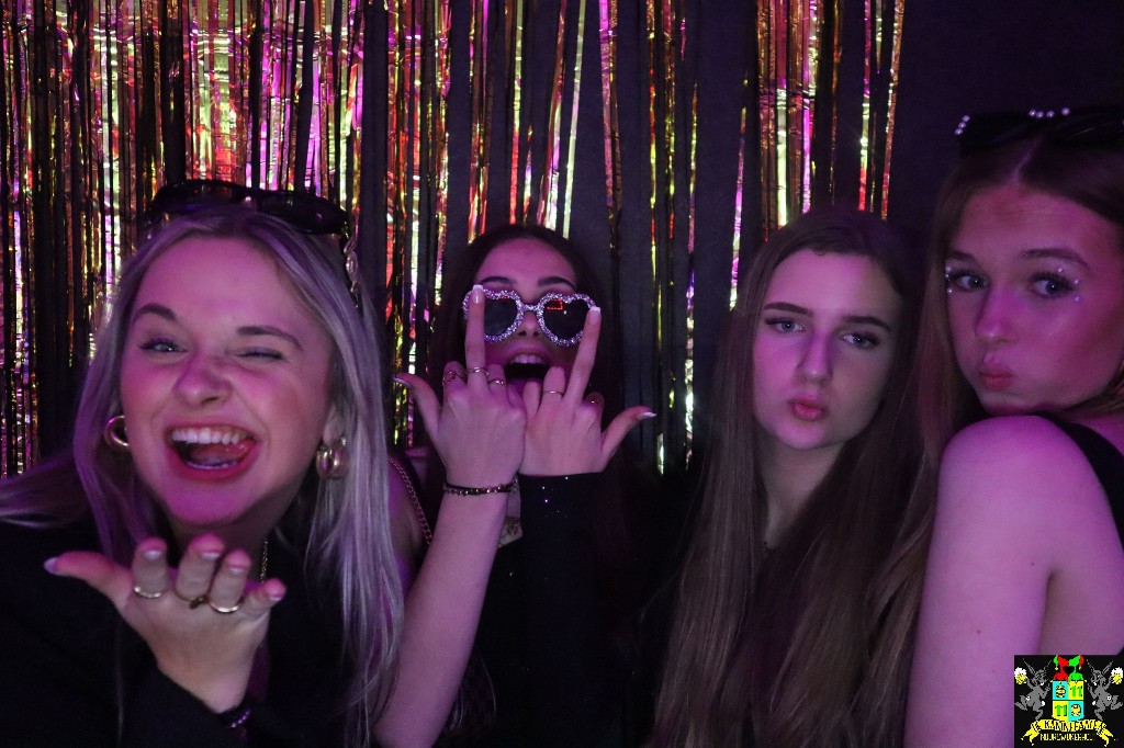 ../Images/Jeugd Opwarmbal Photobooth 157.jpg